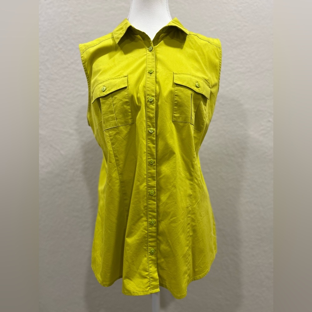 WORTHINGTON Sleeveless Green Button Up Top EUC
